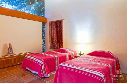 Valle de Bravo House | Unique Home, 20-acre Ranch, Private Lake, Outdoor BBQ, Pizza Oven & Dining Table