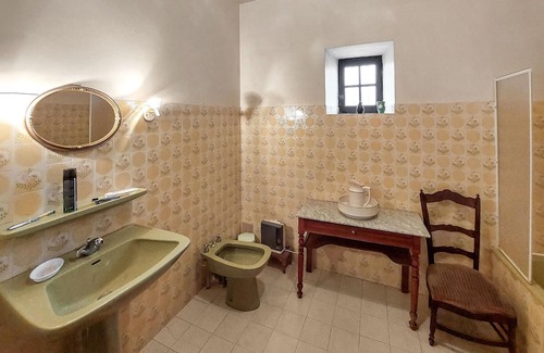 Conchez-de-Bearn House | Enjoy a relaxing break close to nature in this inviting vacation home.