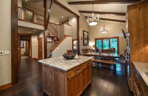Cle Elum House | Fairway Haven: Spacious Lodge for 14 with Main House and Apartment on the Golf Course