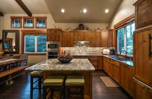 Cle Elum House | Fairway Haven: Spacious Lodge for 14 with Main House and Apartment on the Golf Course