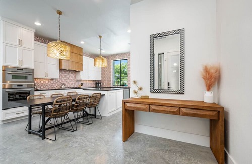 New Braunfels House | Porter Haus at Camp Warnecke*Direct Comal River Access*Walk to Downtown NB