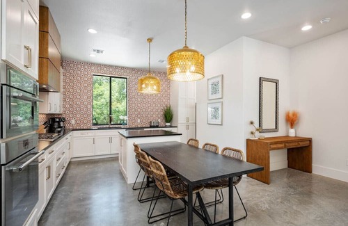 New Braunfels House | Porter Haus at Camp Warnecke*Direct Comal River Access*Walk to Downtown NB