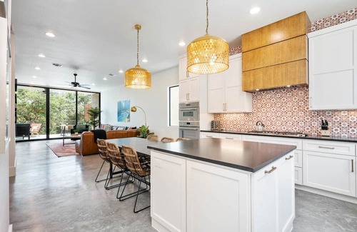 New Braunfels House | Porter Haus at Camp Warnecke*Direct Comal River Access*Walk to Downtown NB