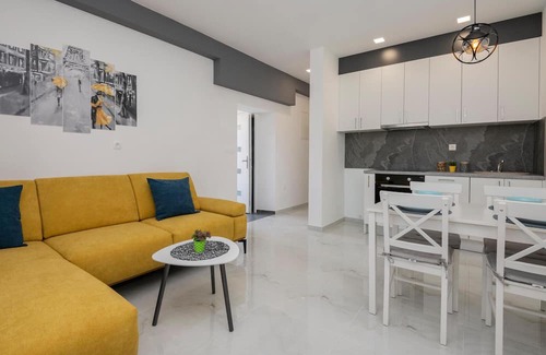 Veliki Prolog House | Awesome home in Veliki Prolog