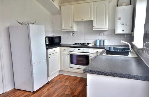 Hull House | Victoria Dock 3 Bedroom House sleeps 5-Free Parking-Contractor Long Stay