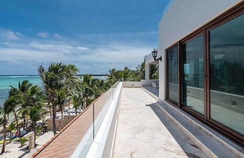 Soliman Bay Villa | Beachfront Soliman Bay Villa 33- for 26 guests!