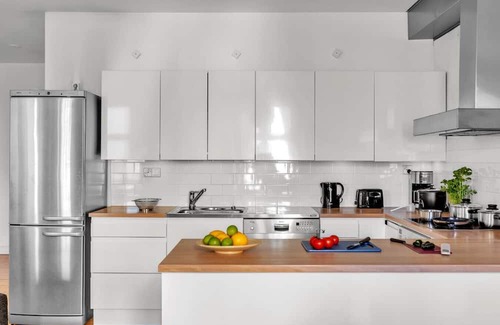 Hietalahti Apartment | The Best Area w Free Parking Garage, 200m tram/bus