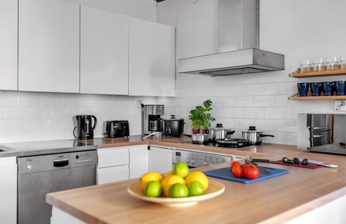 Hietalahti Apartment | The Best Area w Free Parking Garage, 200m tram/bus