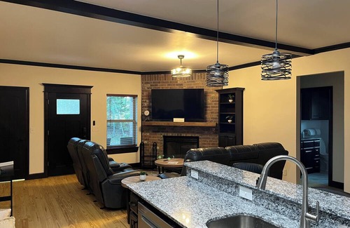 Norman Cabin | DEER LAKE CABIN NEWLY BUILT with Fireplace