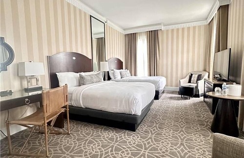 Manchester Hotel | 2 Rooms | Pool, Spa, and Golf Access in Scenic Vermont Village