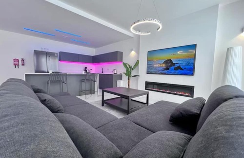Swieqi Apartment | CHARMING ELEGANT ROOM IN LUXURY MAISONETTE WITH TERRACE, GYM, 24/7 CONVINIENCE.