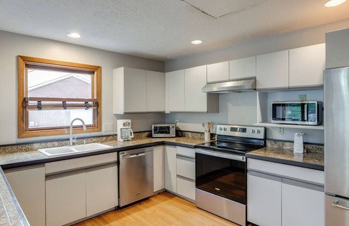 Loveland House | 4 Mi to Dtwn Loveland: Private Retreat w/Decks