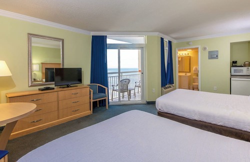 Myrtle Beach Hotel | 4 Relaxing Beachside Suites Perfect for Couples or Families - with 2 Pools