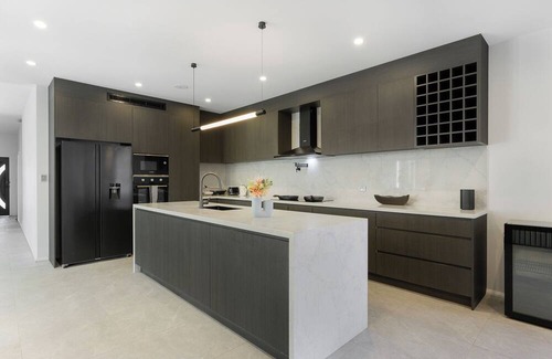 Kingsgrove House | Spacious 5-bedroom house in charming Kingsgrove with AC