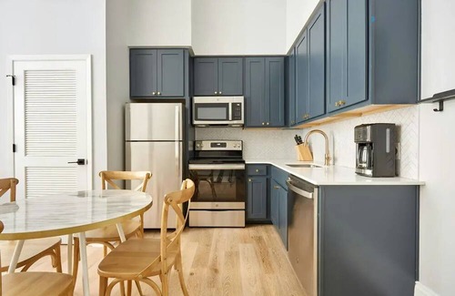 French Quarter Hotel | Full Hotel | Steps to French Quarter & Best Dining | Prime Canal St Location