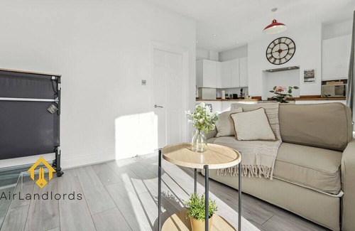 Coldharbour Apartment | Exclusive 2 Bedroom Flat near Loughborough Junction!