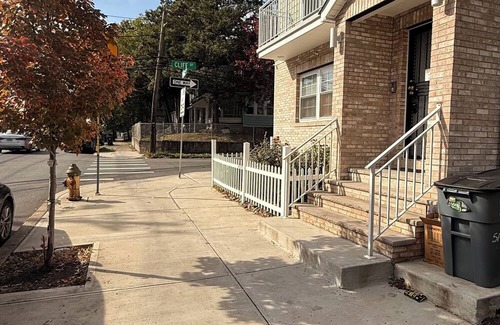 Lower Vailsburg Apartment | Art Gallery Home with 2-bedroom & dedicated Game-room.