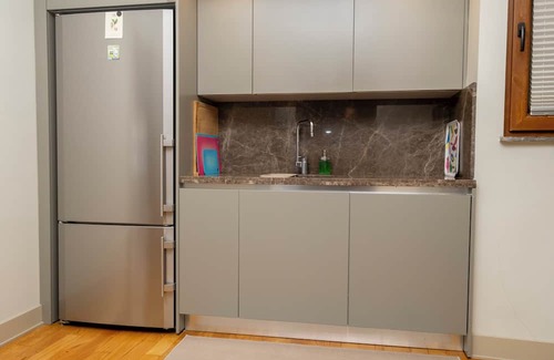 Cihangir Apartment | New Building - 3-Bedroom Apartment with AC - Central Location