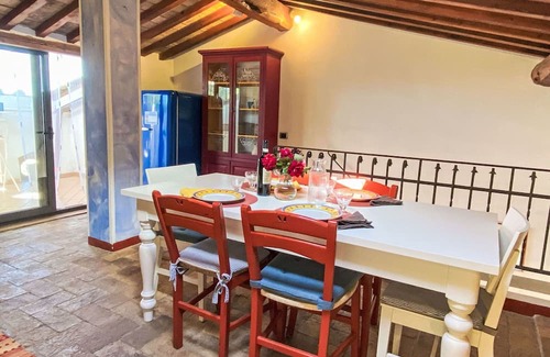 Castellina Marittima Apartment | Cosy apartment for 5 people with WIFI, patio and pets allowed