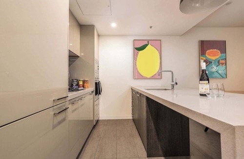 Woolloongabba Apartment | Brisbane City & Gabba Views, Pool & Parking
