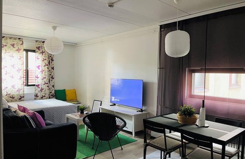 Vantaa City Centre Apartment | Cozy studio in beautiful Vantaa with fitness room