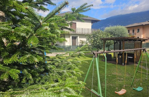 Sarche Apartment | Amanda Deluxe 3-Bedroom Apartment with A/C and Mountain View