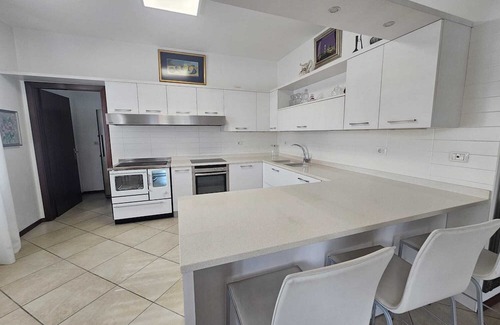 Sarche Apartment | Amanda Deluxe 3-Bedroom Apartment with A/C and Mountain View