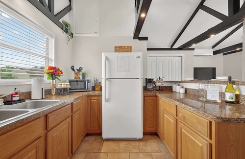 El Lago House | Luxury Stay Pool Firepit Game Room & BBQ