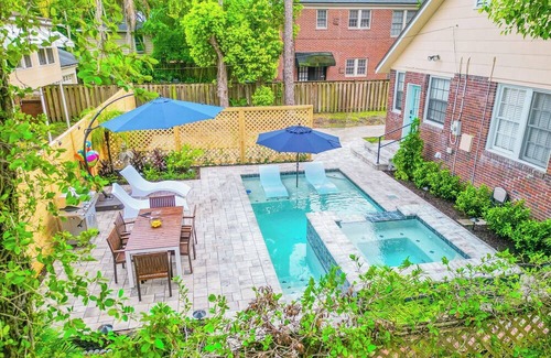 San Marco House | Luxury Oasis + Guest Suite Pool, Hot Tub & Grill Patio