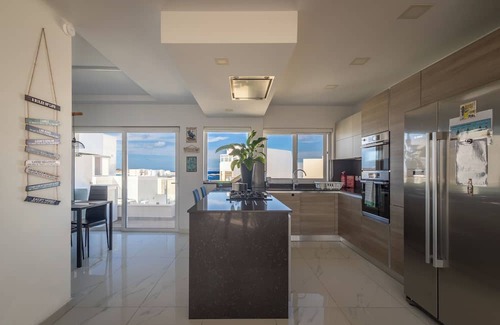 Bugibba Apartment | Seaview penthouse in charming San Pawl il-Baħar with AC