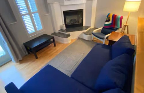 Golden House | Cozy Spacious Home in the Town of Golden - walking distance - Pet-Friendly