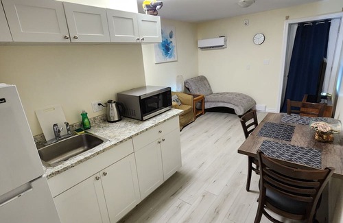 Arthur Apartment | Big 1 Bedroom Plus Den In Arthur - 3 Beds