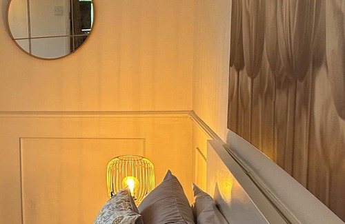 Bushey Bed & Breakfast | Flint Cottage B&B