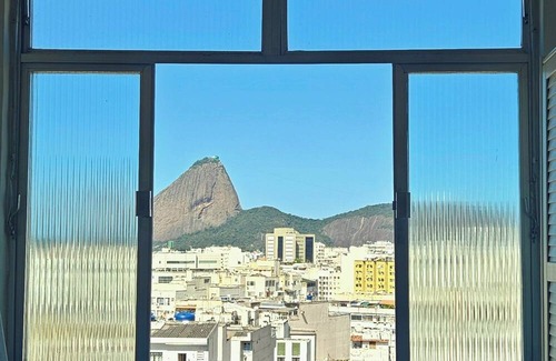 Catete Apartment | Beautiful Studio with Sugarloaf Mountain View. Easy access to tourist attractions, subway and SDU.