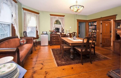 Shelburne Falls Apartment | 2 Twin beds on 1st floor with En-suite bathroom.