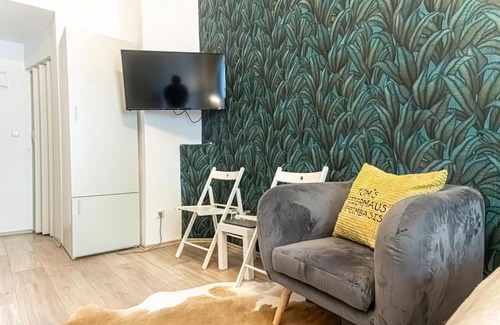 Mariahilf Hotel | Cozy Double Room w/Yardview - Perfect Shopping