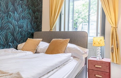 Mariahilf Hotel | Cozy Double Room w/Yardview - Perfect Shopping