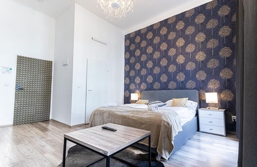 Mariahilf Hotel | Affordable King Room w/Cityview Mariahilferstr F