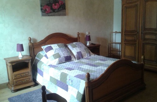 La Berthenoux Bed & Breakfast | Charming renovated guest room with parking in La Berthenoux