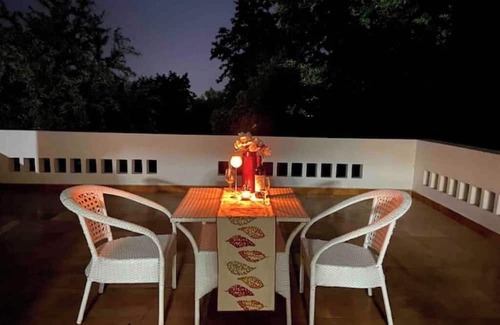 Gurugram Villa | Hi5 Stays DAY USE Farm/BIG Pool/Pool Party