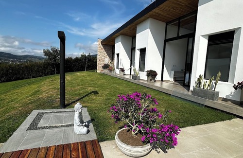 Calima Villa | CASA DE LUJO CON INCREIBLE VISTA AL LAGO CALIMA
