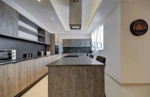Ghaxaq House | Casa Paradiso in Ghaxaq - Private Rooftop Pool