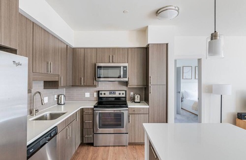 Waltham Apartment | Blueground | Bleachery, pool, nr Charles River