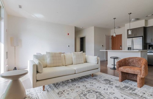 Waltham Apartment | Blueground | Bleachery, pool, nr Charles River
