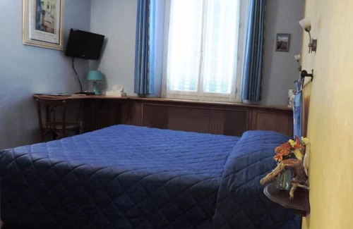 Digne-les-Bains Hotel | Your Oasis of Comfort! Free Parking, Near Digne-les-Bains