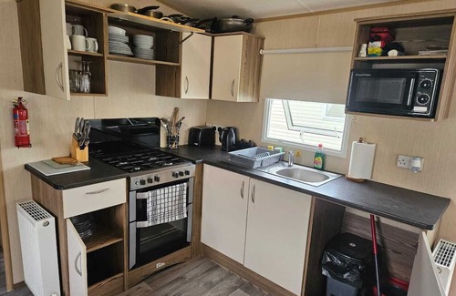 Felixstowe House | Felixstowe beach holiday park caravan/mobile home 5 minute walk to the beach