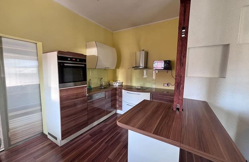 Zeitz Apartment | Ariprop Rooftop Terrace flat for Families & Teams