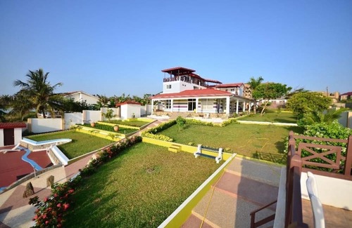 Victoria Borg House | Spacious 6-bedroom Beach house with pool at unique location