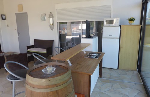 Saint-Drezery Bed & Breakfast | Bed and Breakfast 'Chez Gaston' with Private Pool, Wi-Fi and Air Conditioning