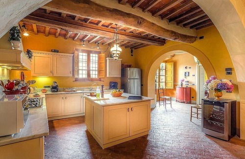 Badia Cantignano Villa | Villa Collevento: An elegant and welcoming two-story villa situated in a quiet location, surrounded by a wonderful garden, with Free WI-FI.